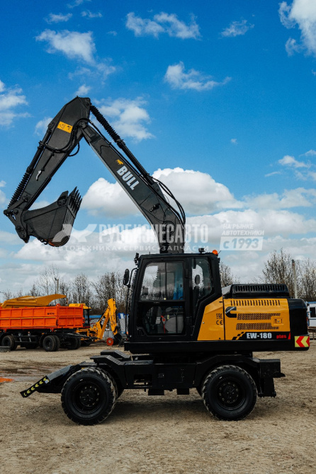 Купить Экскаватор колесный BULL EW180-PLUS в компании Русбизнесавто - изображение 4